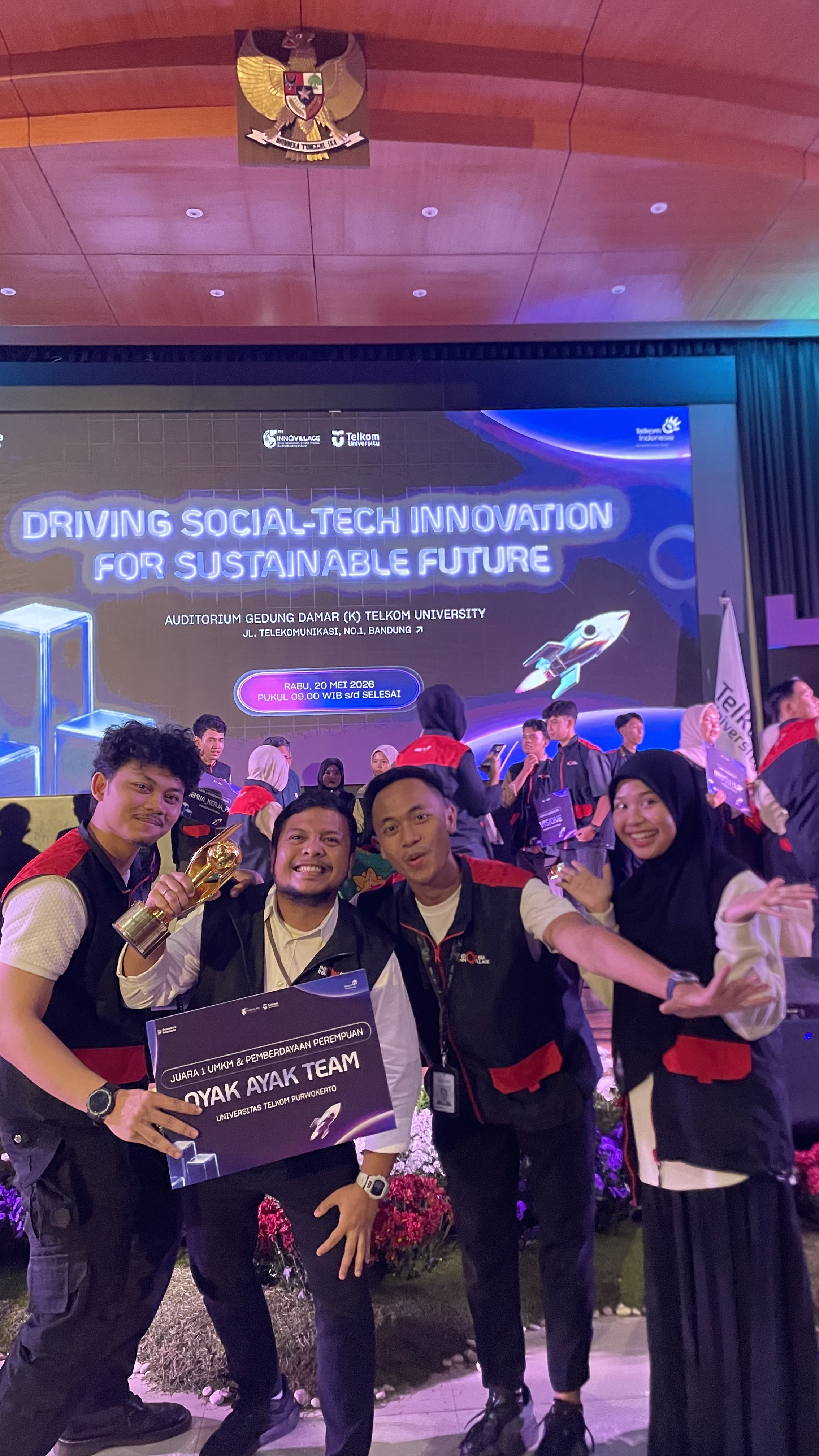TIM OYAK AYAK TELKOM UNIVERSITY PURWOKERTO RAIH JUARA 1 NASIONAL DI INNOVILLAGE 2025